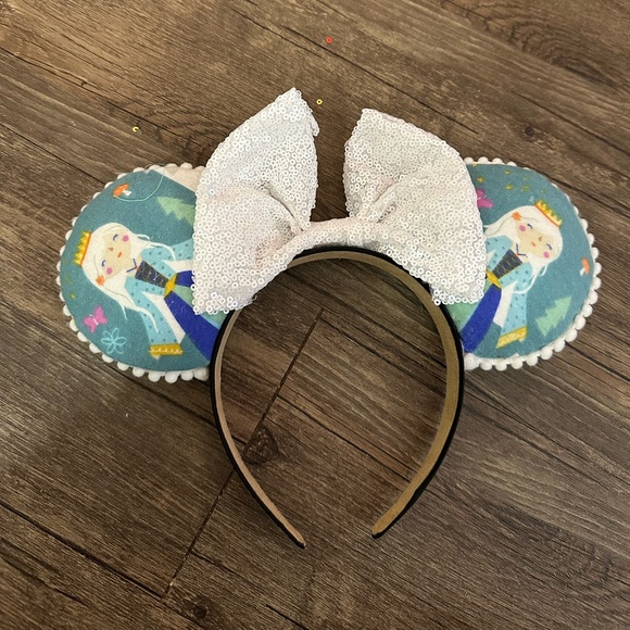 Handmade Princess Inspired Mouse Ears - Picture 1 of 3